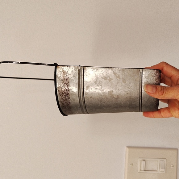 Metallic Bucket with Handle - Picture 4 of 4